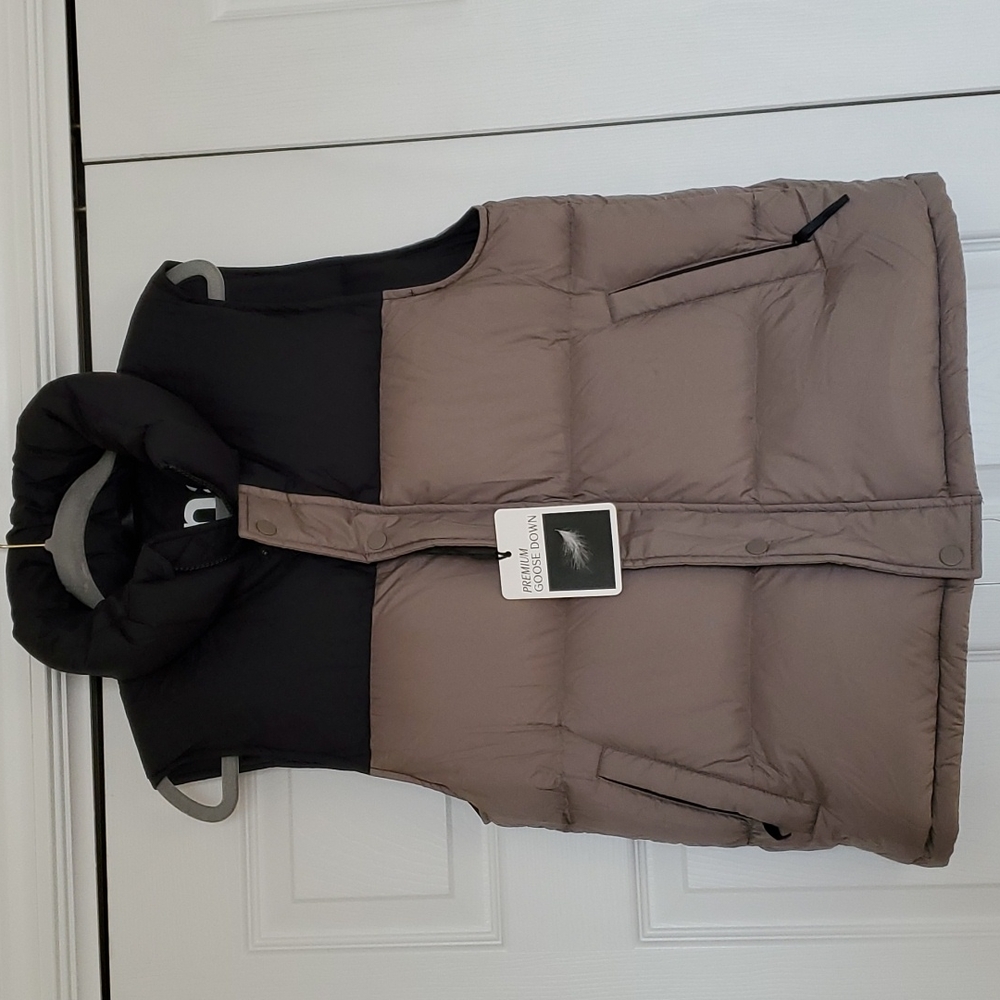 Tna the super puff premium goose down black and gray vest size medium.